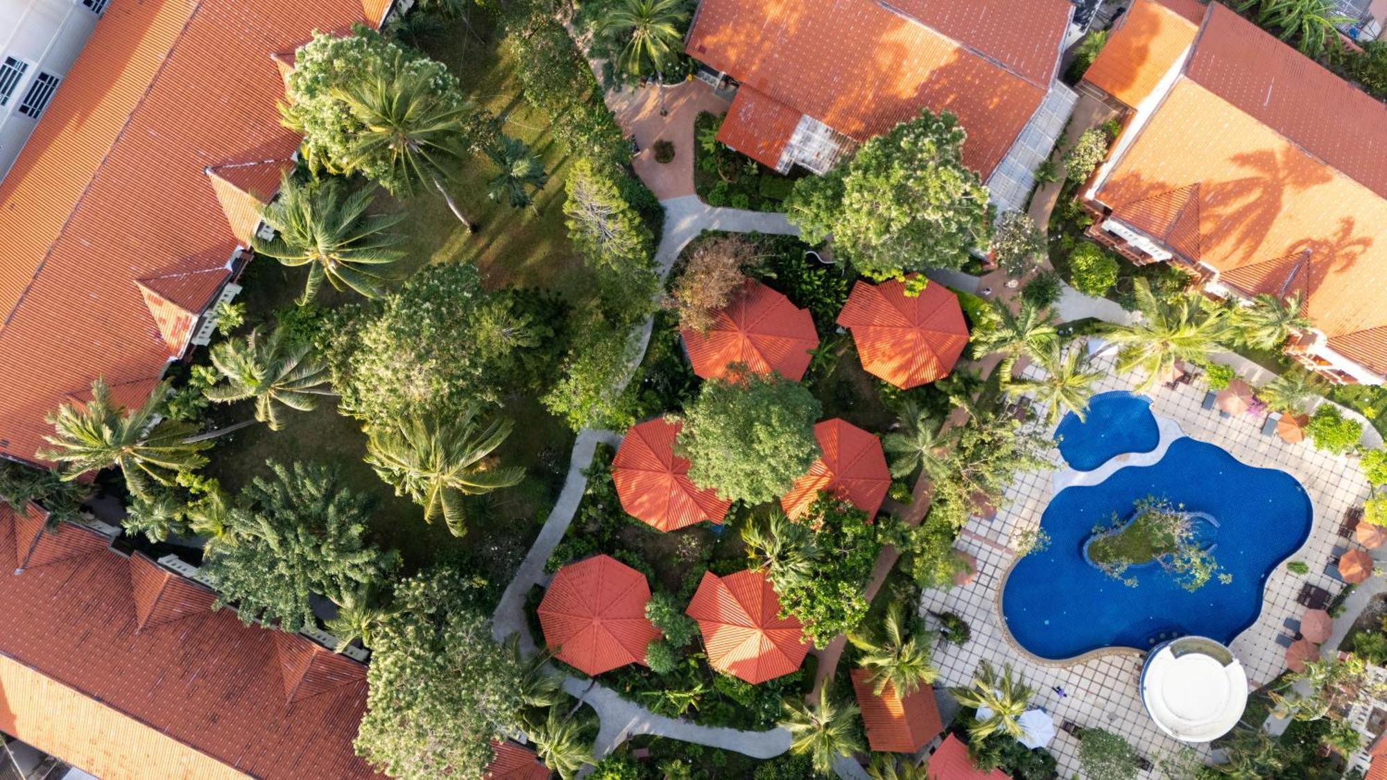 Phuket Leelavadee Hua Ting Resort Patong Buitenkant foto