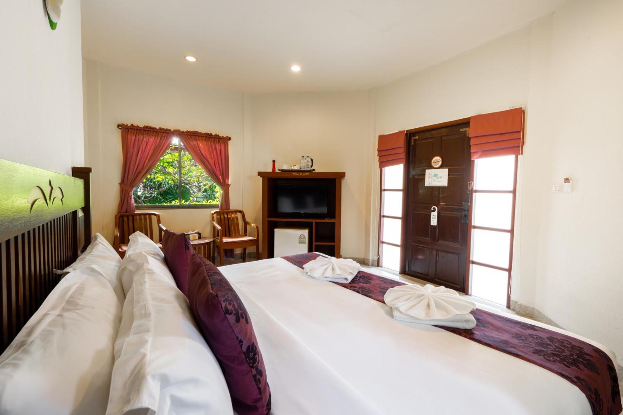 Phuket Leelavadee Hua Ting Resort Patong Buitenkant foto