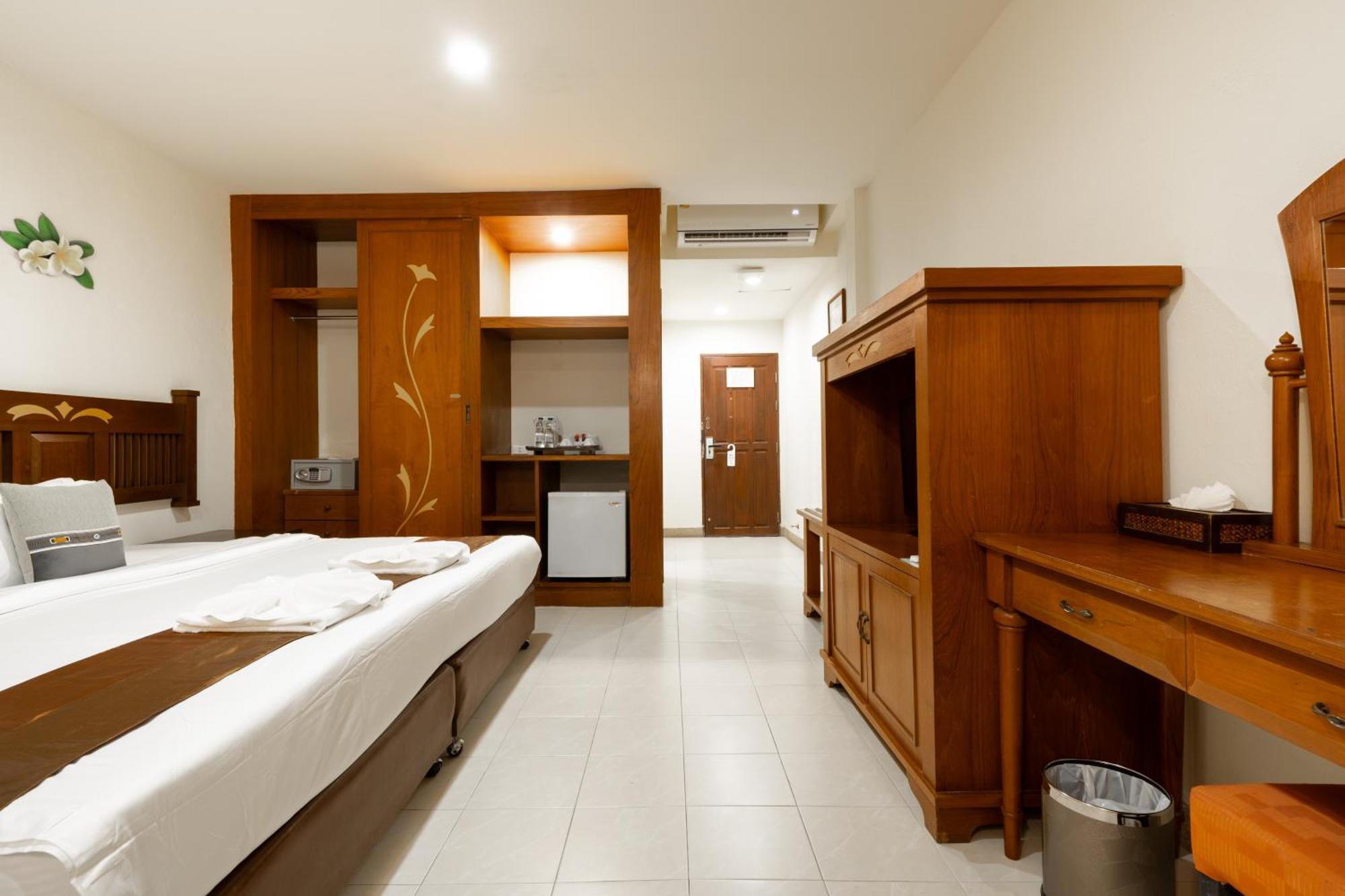 Phuket Leelavadee Hua Ting Resort Patong Buitenkant foto
