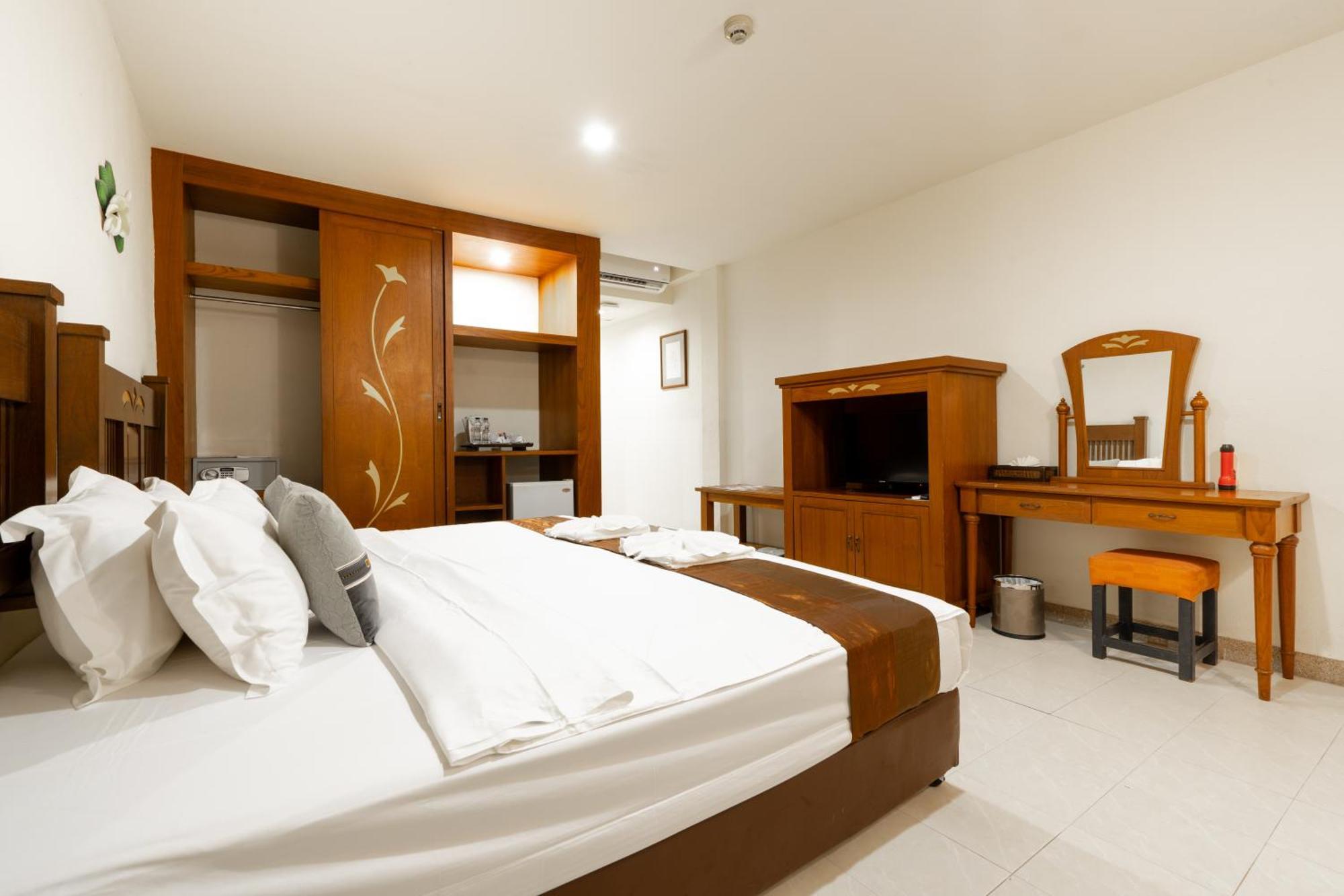 Phuket Leelavadee Hua Ting Resort Patong Buitenkant foto